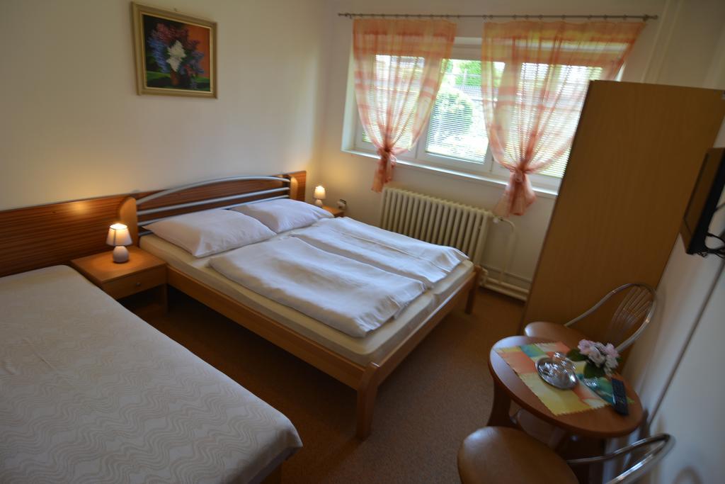 Privat Marika Nova Lesna Exterior photo